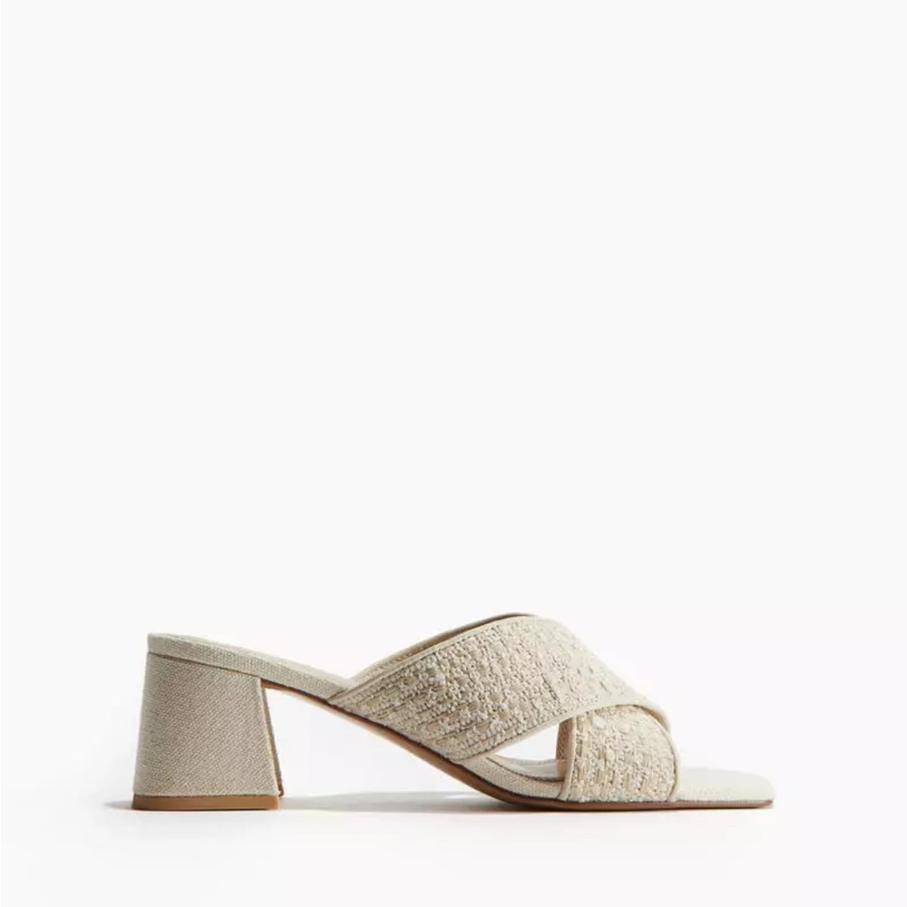 Elegant H&M
Textured mules
